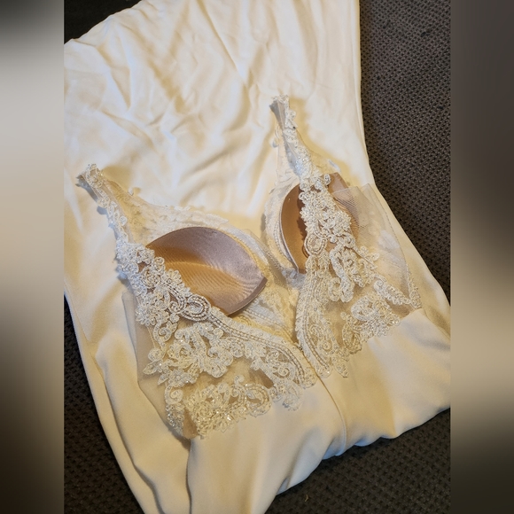 Wedding Gown - Picture 10 of 10